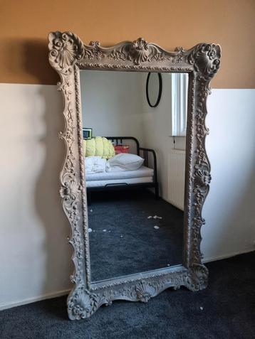 Grote spiegel met barok/sierlijst 