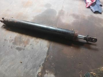 Hydraulische cilinder as 40mm 2 stuks beschikbaar voor biedingen