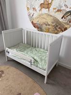 Mooi babybed ledikant IKEA Sundvik incl. matras, dekbed etc, Gebruikt, Minder dan 70 cm, Minder dan 140 cm, Ophalen