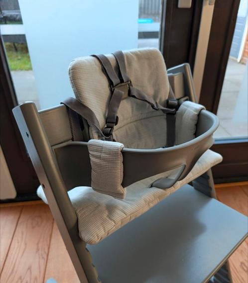Stokke Tripp Trapp Baby Set – Storm Grey – inclusief riempje, Kinderen en Baby's, Kinderstoelen, Zo goed als nieuw, Meegroeistoel