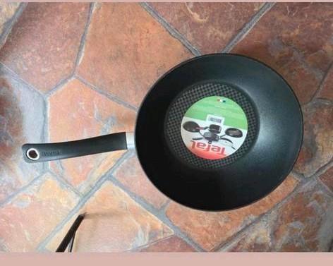 Tefal wokpan 28 cm, Huis en Inrichting, Keuken | Potten en Pannen, Nieuw, Wok, Aluminium, Ophalen of Verzenden