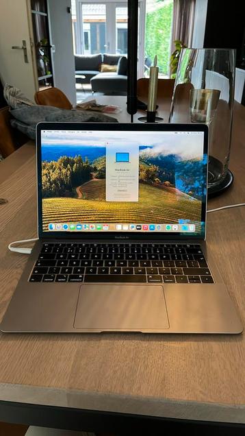Macbook Air 13 inch Retina | nieuwstaat | Core i5 |256gb ssd beschikbaar voor biedingen