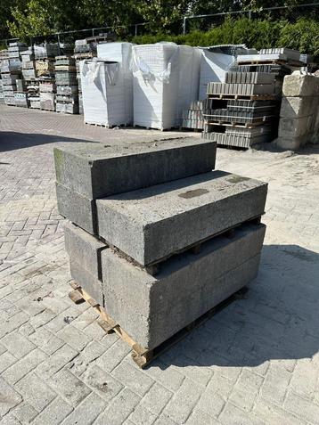 7 stuks Oud Hollandse traptreden 100x20x40 antra - Afgekeurd beschikbaar voor biedingen