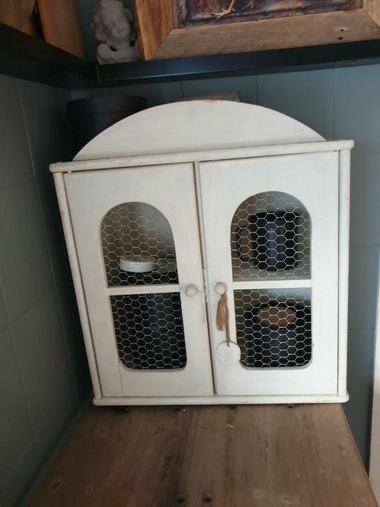 Charmant brocant kastje met kippengaas, Huis en Inrichting, Kasten | Buffetkasten, Gebruikt, Minder dan 100 cm, Minder dan 50 cm
