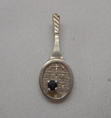 Zilveren hangertje van een Tennisracket met steentje nr.1093 beschikbaar voor biedingen