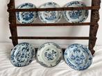 Antiek bordenrek met 6 borden van chinees aardenwerk., Antiek en Kunst, Ophalen