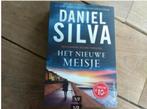 Daniel Silva - Het nieuwe meisje, Ophalen of Verzenden, Zo goed als nieuw