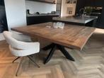 Mooie robuuste tafel met metalen onderstel, Huis en Inrichting, Tafels | Eettafels, Ophalen, Zo goed als nieuw, Rechthoekig, 50 tot 100 cm