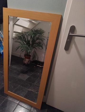Houten Spiegel beschikbaar voor biedingen