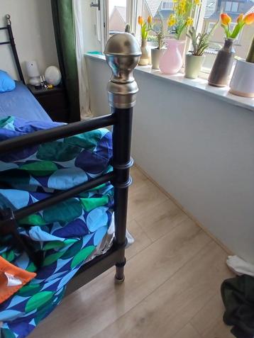 Ikea bed met romantisch stalen frame zwart 180-200 tweepers. beschikbaar voor biedingen
