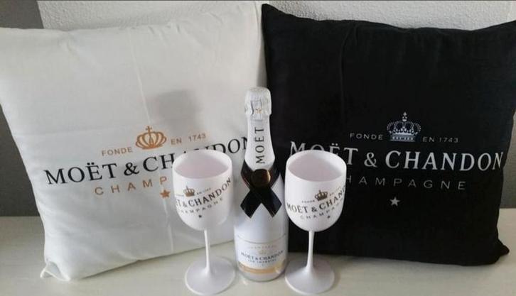 Velours kussenhoesjes van MOËT & CHANDON ‼️, Huis en Inrichting, Woonaccessoires | Kussens, Nieuw, Zwart, Vierkant, Ophalen of Verzenden