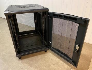 19" 15U serverkast 60x80x86cm met geperforeerde deuren & acc beschikbaar voor biedingen