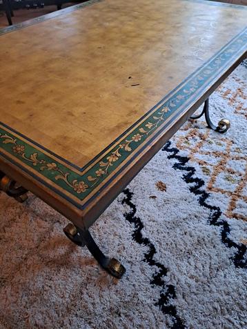 Bijzondere salontafel beschikbaar voor biedingen