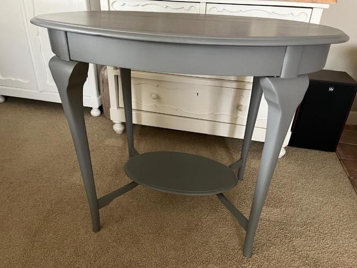 grijs ovaal tafeltje bijzettafel sidetable 71 hoog 89 lang, Huis en Inrichting, Tafels | Bijzettafels, Ovaal, 60 cm of meer, 75 cm of meer
