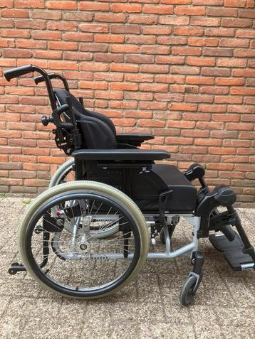 Vastframe rolstoel voor jeugdig persoon zitbreedte 42 cm. beschikbaar voor biedingen