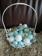 Brocant mandje met parelmoer kerstballen, Ophalen, Zo goed als nieuw