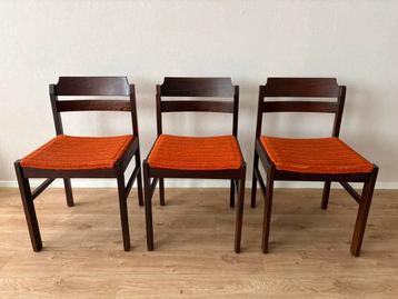 3 Vintage Retro stoelen oranje beschikbaar voor biedingen