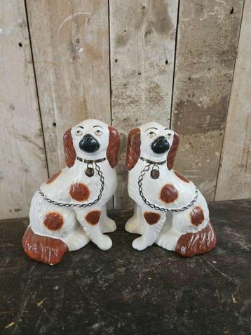 oude hondjes ``WOONWINKEL RUSTIEK`` beschikbaar voor biedingen