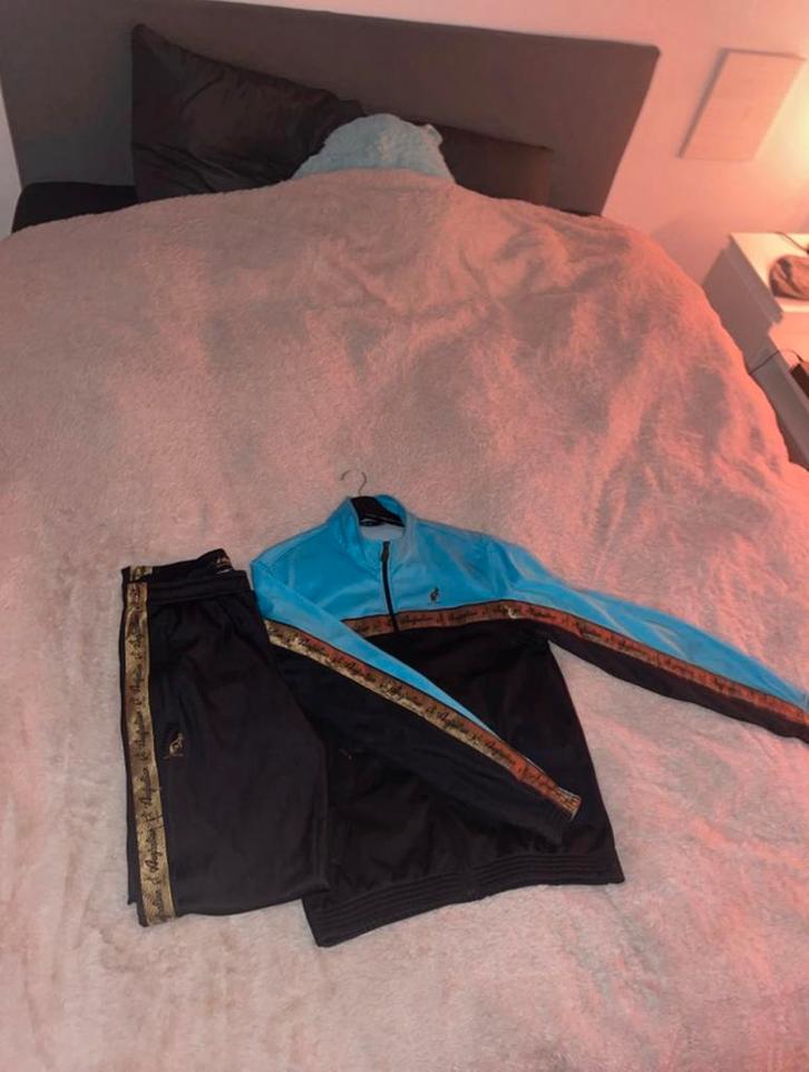 Australian trainingspak met gouden bies 3.0, Kleding | Heren, Heren-kledingpakketten, Zo goed als nieuw, Maat 48/50 (M), Ophalen of Verzenden