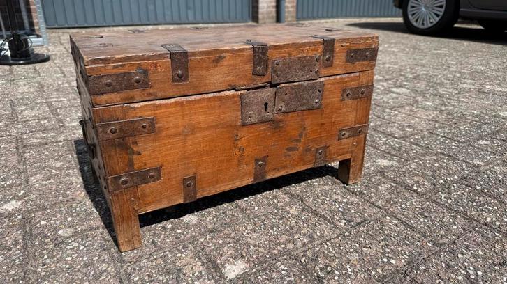 Antiek Scheeps kistje Hout Metaal, Antiek en Kunst, Antiek | Woonaccessoires, Ophalen of Verzenden