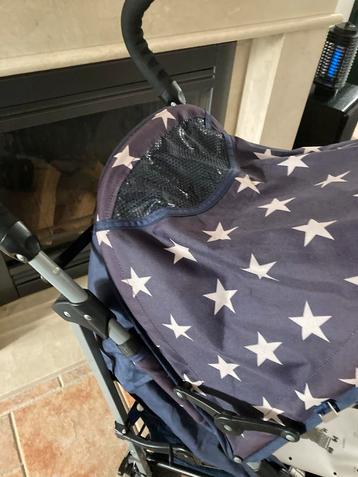 Buggy met sterrenprint beschikbaar voor biedingen