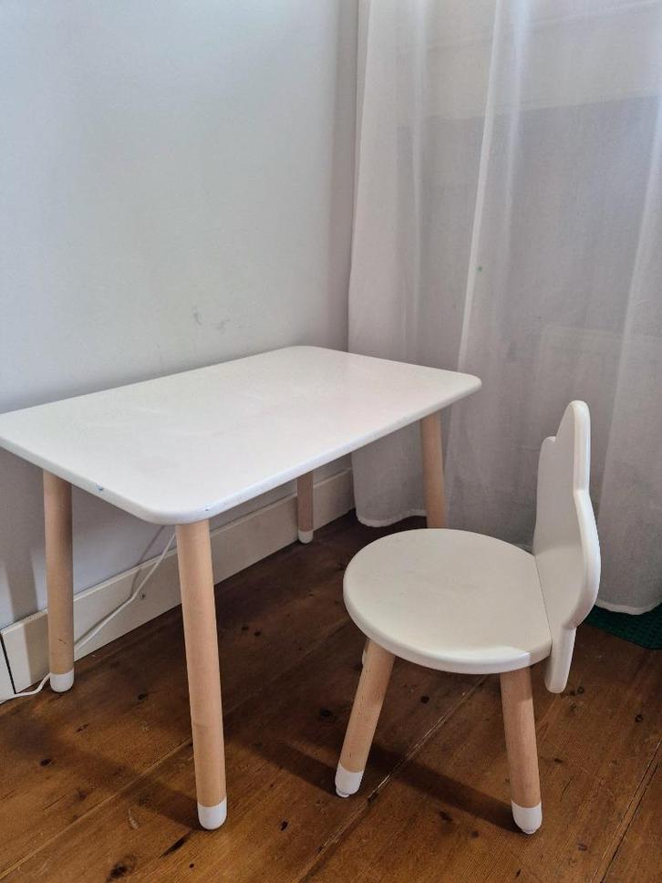 Peuter tafel + stoeltje – massief hout, Kinderen en Baby's, Kinderkamer | Tafels en Stoelen, Gebruikt, Tafel(s) en Stoel(en), Ophalen of Verzenden