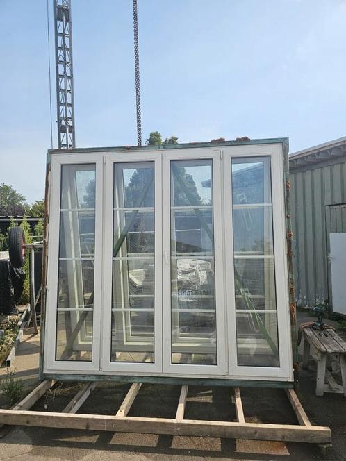 Partij kunsstof kozijnen met dubbel glas, Doe-het-zelf en Verbouw, Kozijnen en Schuifpuien, Gebruikt, Raamkozijn, Hout, Ophalen