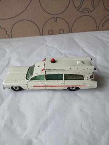 Superior Criterion Ambulance.  Dinky toys, opknapper  beschikbaar voor biedingen