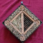 Klein insectenhotel, bijenhotel, ruitvorm, groen., Tuin en Terras, Ophalen of Verzenden, Zo goed als nieuw