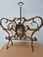 Antieke Krantenbak met Ornamenten, Ophalen of Verzenden