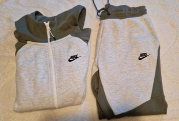 Nike tech fleece trainingspak amper gedragen S beschikbaar voor biedingen