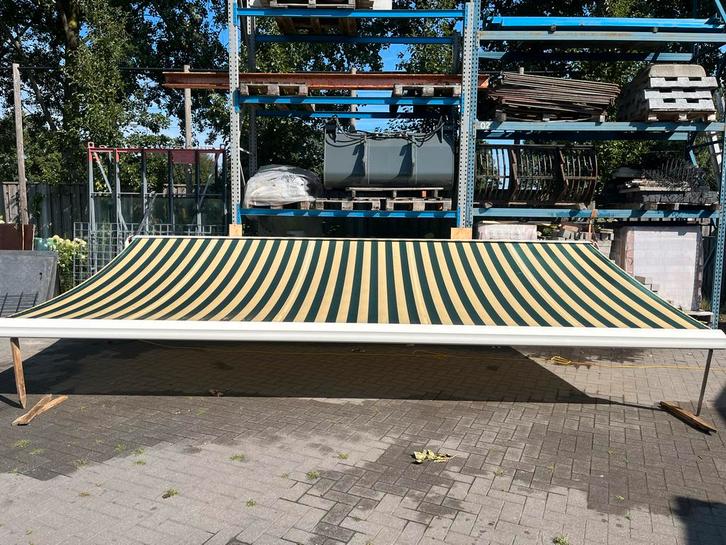 Groot Knikarmscherm 567x300cm, Tuin en Terras, Zonneschermen, Gebruikt, Knikarmscherm, 150 tot 300 cm, 450 cm of meer, Elektrisch