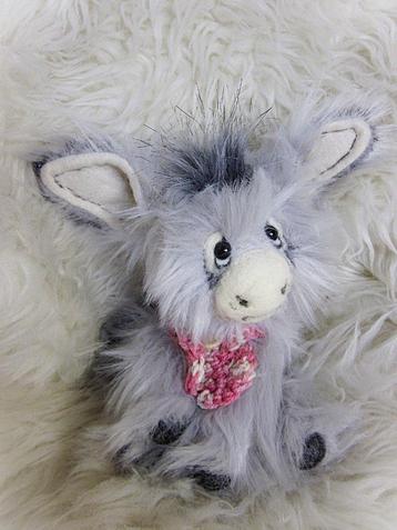 Kleine ezel Fluffy - pluche Artist bear - 23cm beschikbaar voor biedingen