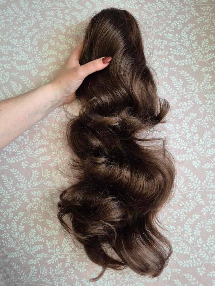 Bruine paardenstaart haarklem met krul, Sieraden, Tassen en Uiterlijk, Uiterlijk | Haarverzorging, Zo goed als nieuw, Pruik of Haarverlenging