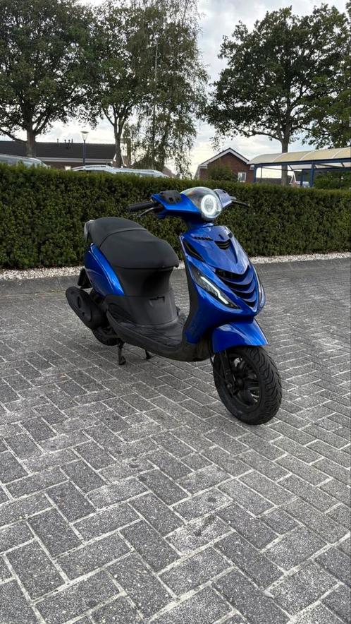 Piaggio Zip 2017 4T2V | Alpha led | Angel eye | ALLES NIEUW, Fietsen en Brommers, Scooters | Piaggio, Zo goed als nieuw, Zip, Benzine