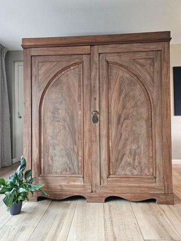 1 pronkstuk van een kledingkast hangkast  met roede - afbeelding 4