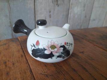Chinees theepotje beschikbaar voor biedingen