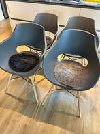 4 Grijze Kuipstoelen, Huis en Inrichting, Stoelen, Ophalen, Kunststof, Gebruikt, Vier