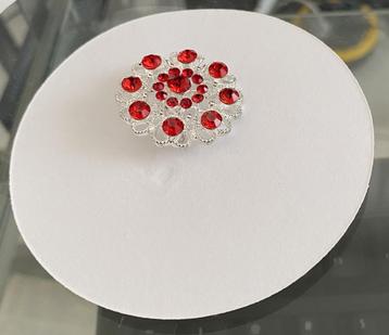 verzlverde filigrain broche Hartjes met rode kristallen beschikbaar voor biedingen