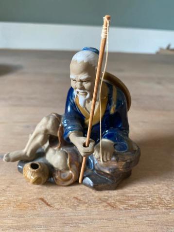 Oosters keramisch beeld van een visser Shiwan Mudman beschikbaar voor biedingen