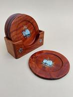 Teakhouten onderzetters met parelmoer bloempje, Ophalen of Verzenden, Gebruikt, Glas of Kopje