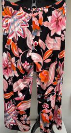 Superleuke zwarte broek roze/oranje bloemen  Norah 46, Kleding | Dames, Grote Maten, Ophalen of Verzenden, Zo goed als nieuw, Roze