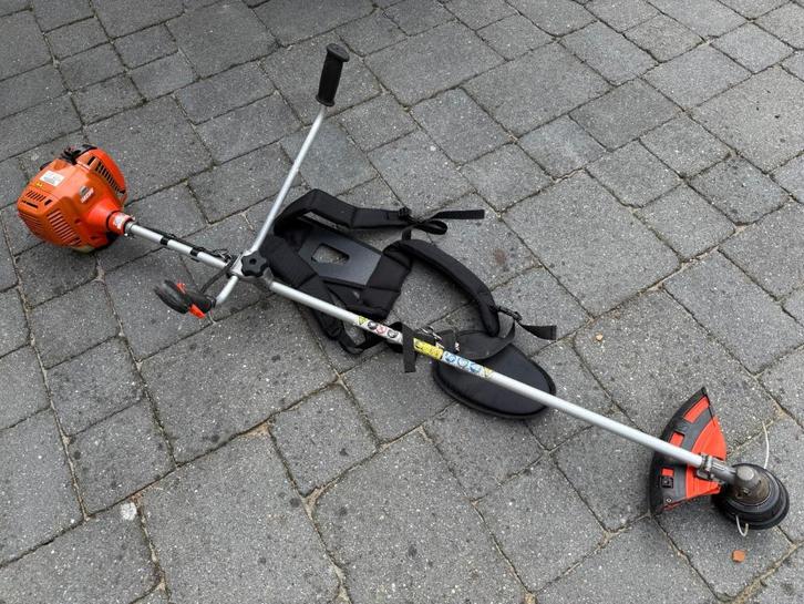 Echo SRM-335TES bosmaaier / grastrimmer (30,5 cc, 1,04 kW), Tuin en Terras, Grastrimmers, Gebruikt, Benzine, Ophalen