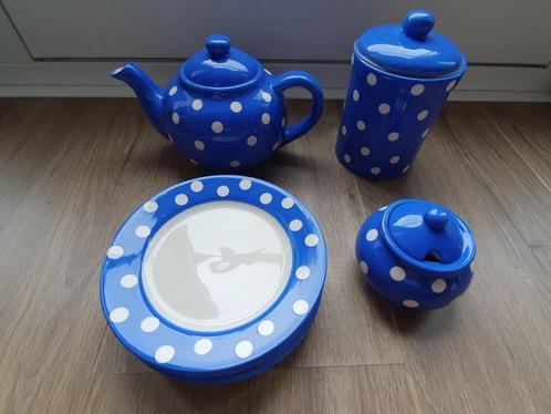 Blauw serviesset met witte stippen, Huis en Inrichting, Keuken | Servies, Zo goed als nieuw, Compleet servies, Overige stijlen