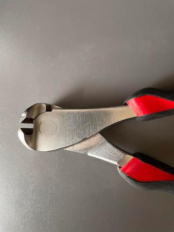 Facom Kopkniptang beschikbaar voor biedingen