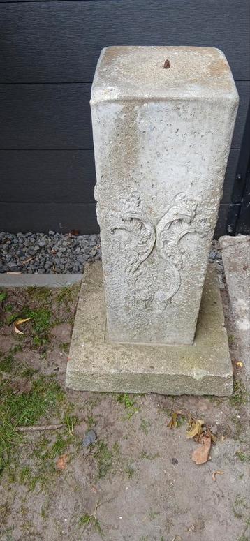 betonnen sokkel beschikbaar voor biedingen