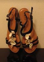 Nieuw! Sandalen met schelpjes, Nieuw, Sandalen of Muiltjes, Ophalen of Verzenden, Zwart