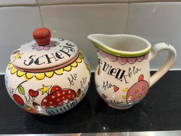 Blond suikerpot en melkkan beschikbaar voor biedingen