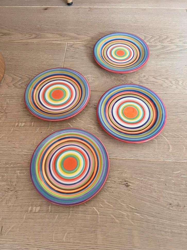 4x kleurrijke ontbijtborden met cirkels regenboog, Huis en Inrichting, Keuken | Servies, Zo goed als nieuw, Bord(en), Overige stijlen