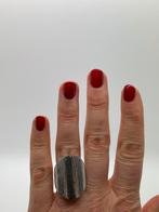 Z861 Prachtige zilveren modernist ring maat 18, 18 tot 19, Ophalen of Verzenden, X, Dame